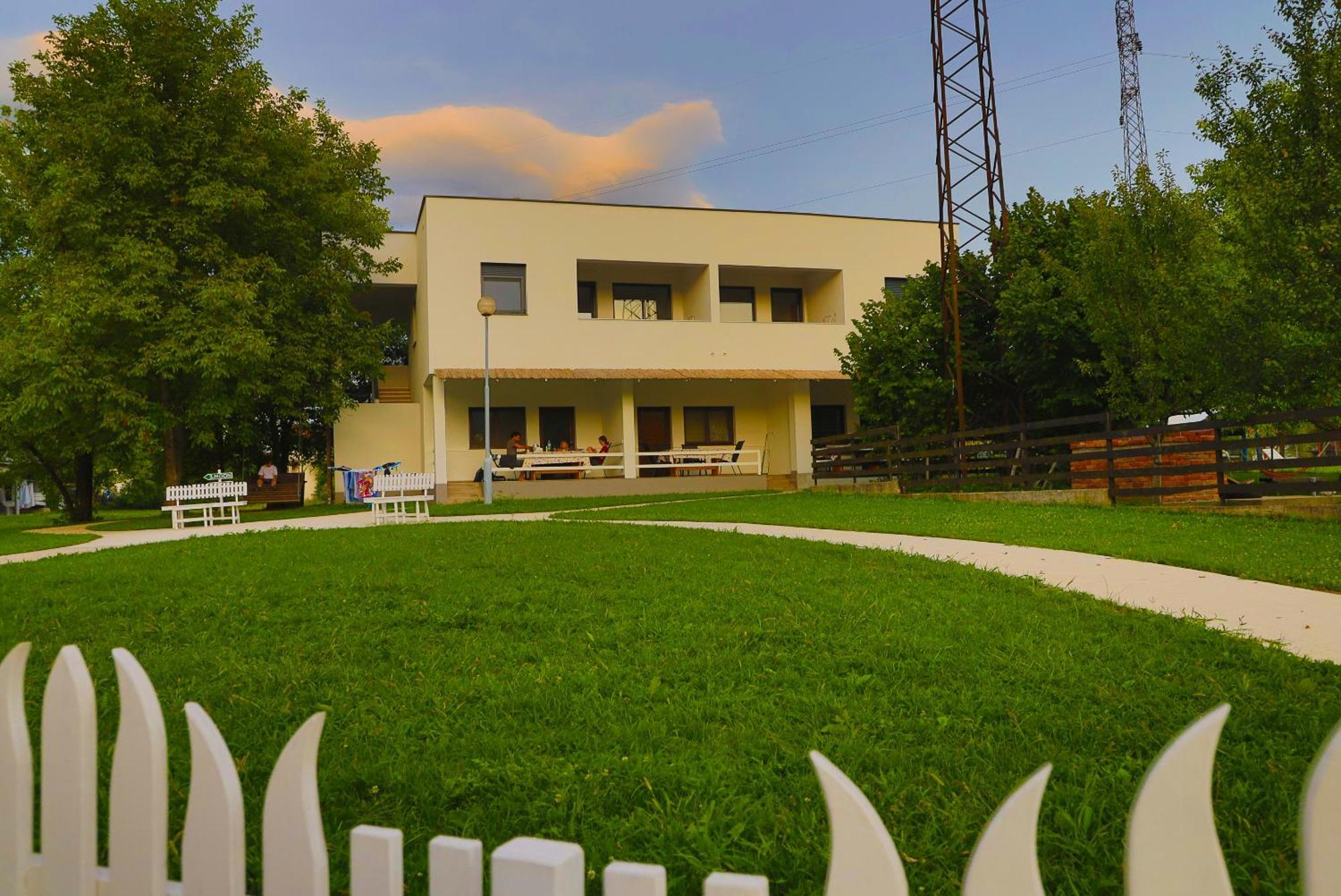 Holiday Homes Pozitiva Bihać Esterno foto
