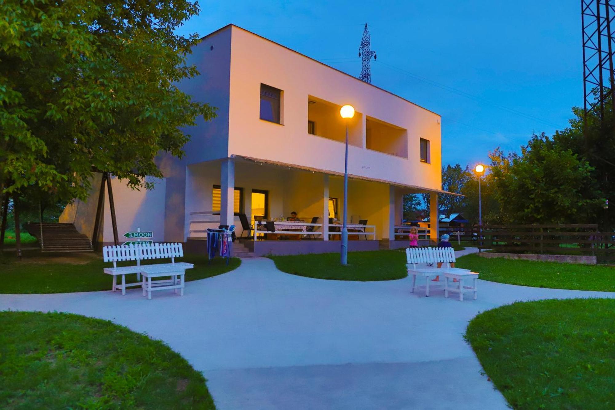 Holiday Homes Pozitiva Bihać Esterno foto